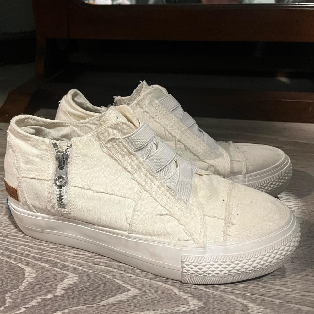 White blowfish heels